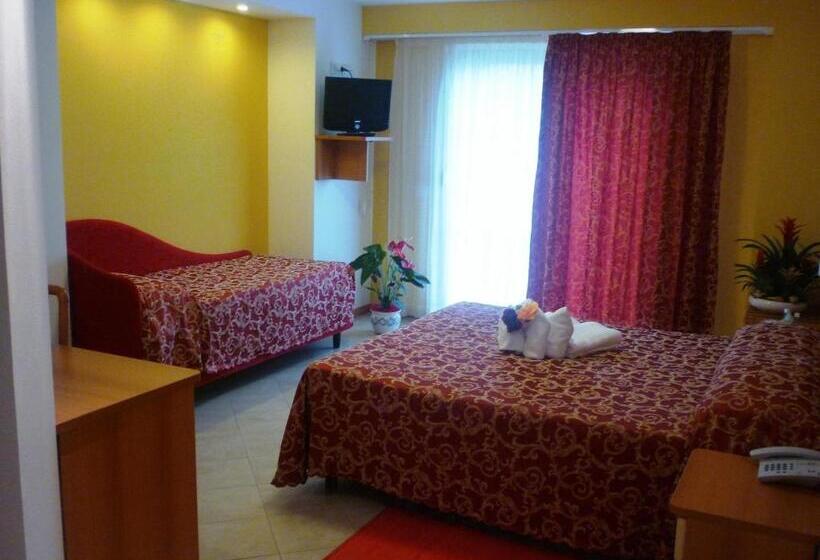 اتاق استاندارد چهارنفره با بالکن, Bahama