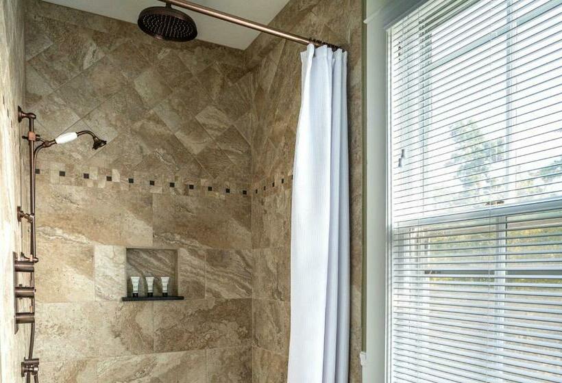 Люкс с Балконом, Captain Nickels Inn