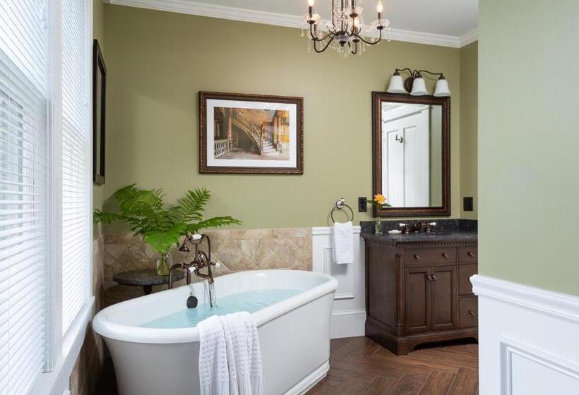 Люкс с Балконом, Captain Nickels Inn