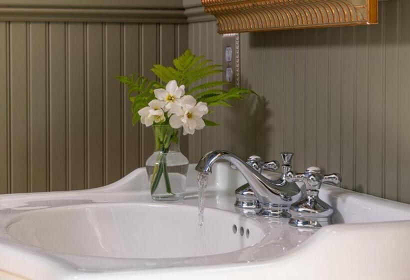 Номер Премиум, Captain Nickels Inn