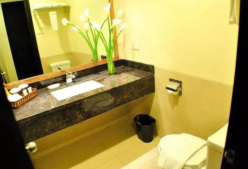 Deluxe Triple Room, Elizabeth Cebu