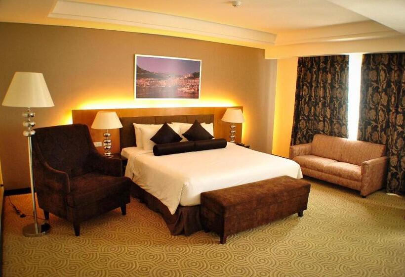 주니어 스위트, Elizabeth Cebu