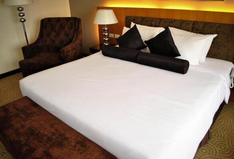 주니어 스위트, Elizabeth Cebu