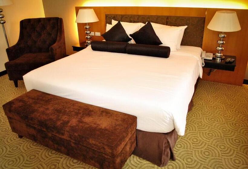 주니어 스위트, Elizabeth Cebu