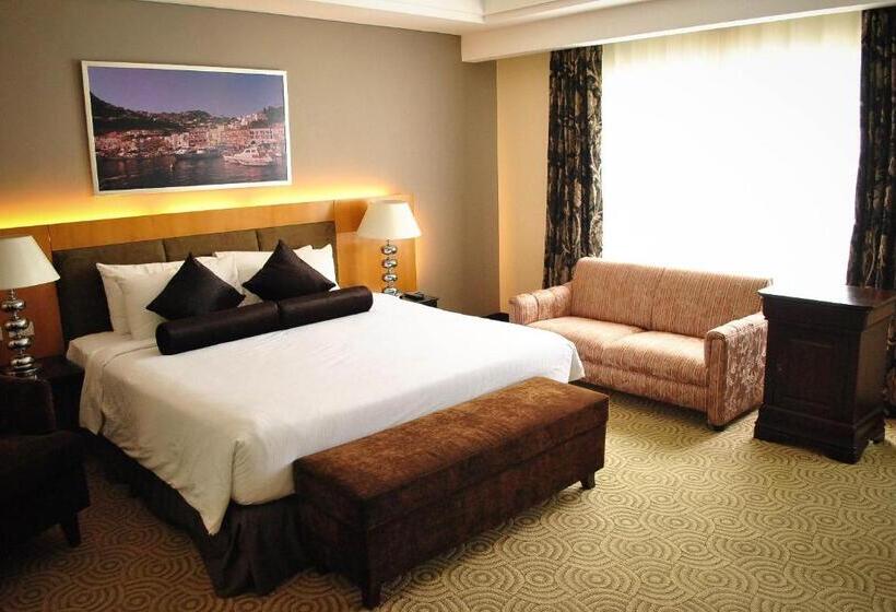 주니어 스위트, Elizabeth Cebu