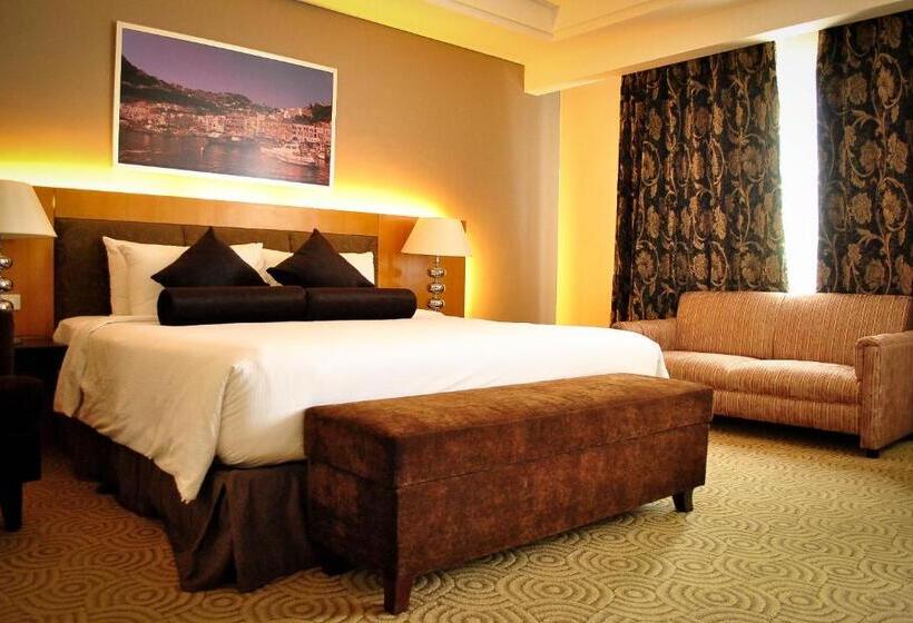 주니어 스위트, Elizabeth Cebu