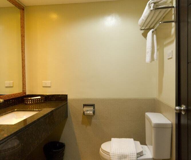 Quarto Triplo Deluxe, Elizabeth Cebu