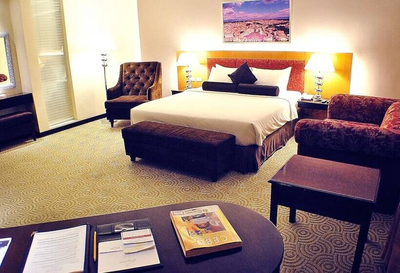 주니어 스위트, Elizabeth Cebu