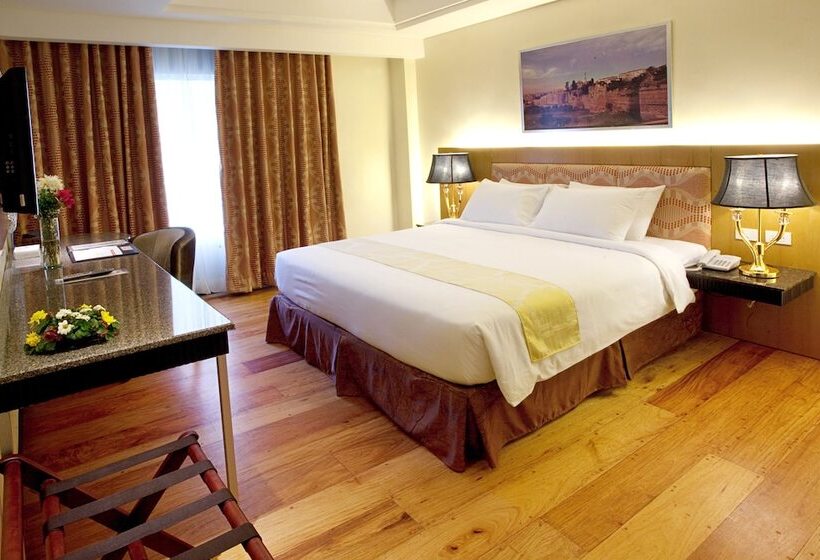 이그제큐티브 스위트, Elizabeth Cebu