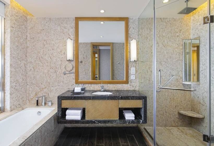 غرفة قياسية سرير مزدوج مطلة على البحر, Four Points By Sheraton Hainan, Sanya