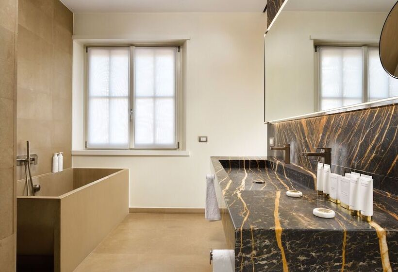 Camera Premium, Palazzo Montemartini Rome, A Radisson Collection