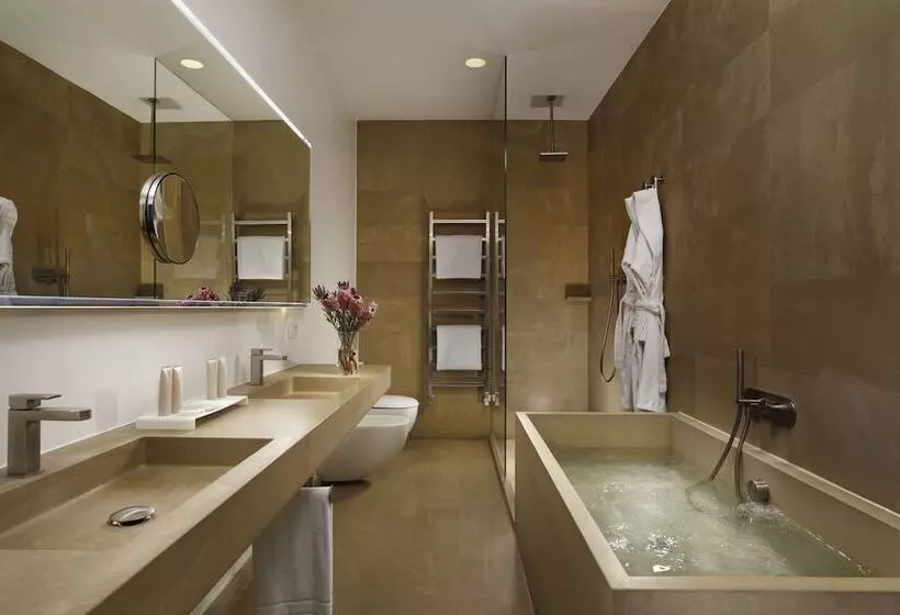 Camera Premium, Palazzo Montemartini Rome, A Radisson Collection