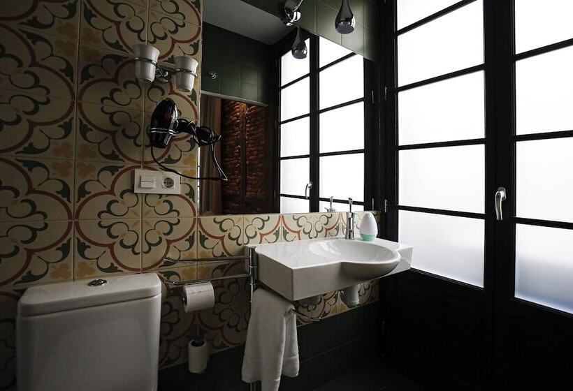 اتاق استاندارد سه نفره, Pension Basque Boutique