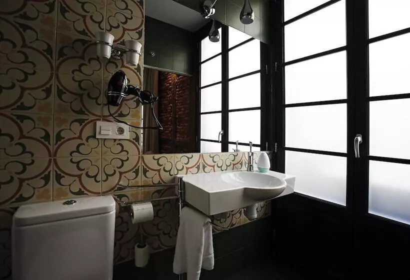 اتاق استاندارد سه نفره, Pension Basque Boutique