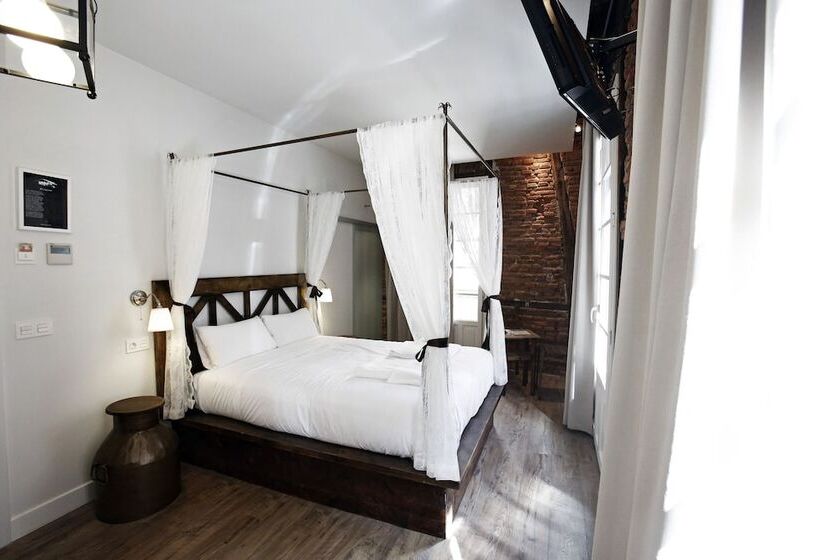 חדר סטנדרט לשלושה, Pension Basque Boutique