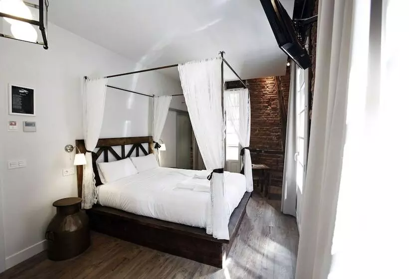 اتاق استاندارد سه نفره, Pension Basque Boutique
