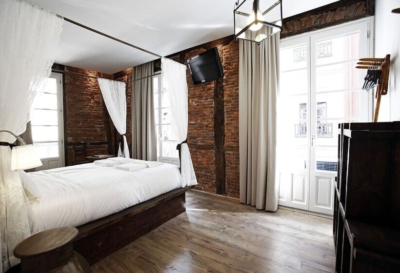 اتاق استاندارد سه نفره, Pension Basque Boutique