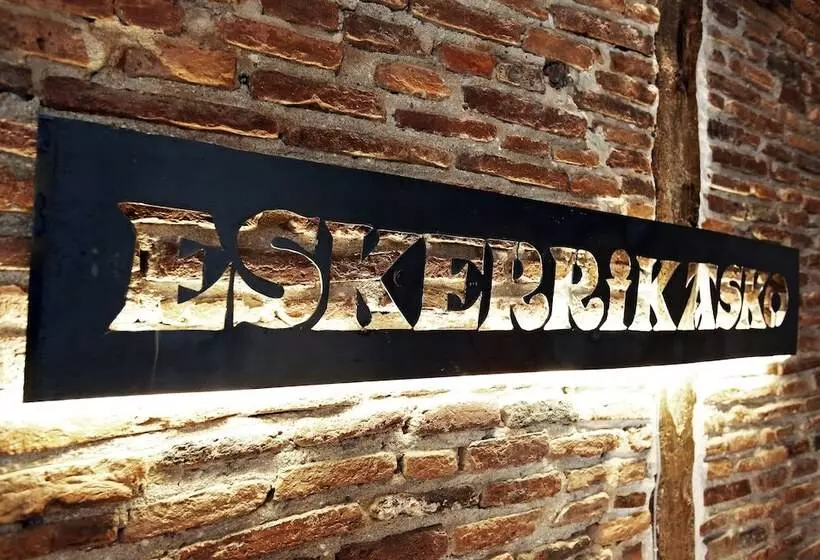 اتاق استاندارد, Pension Basque Boutique
