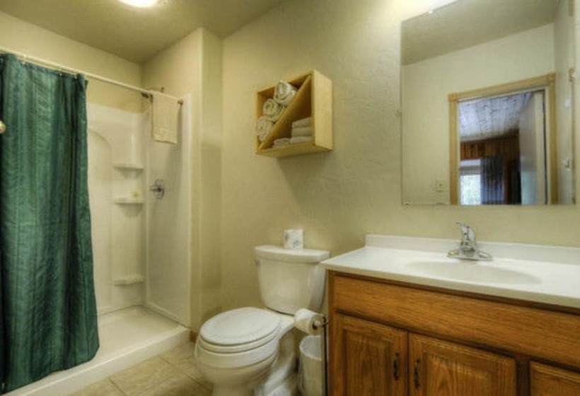 キャビン, Powder House Lodge