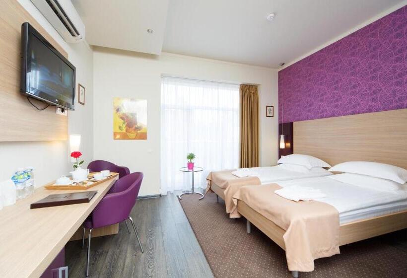 اتاق سوپریور, Pushcha Congress