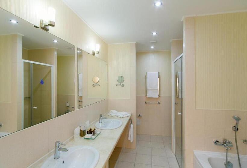 سوئیت جونیور با تراس, Pushcha Congress