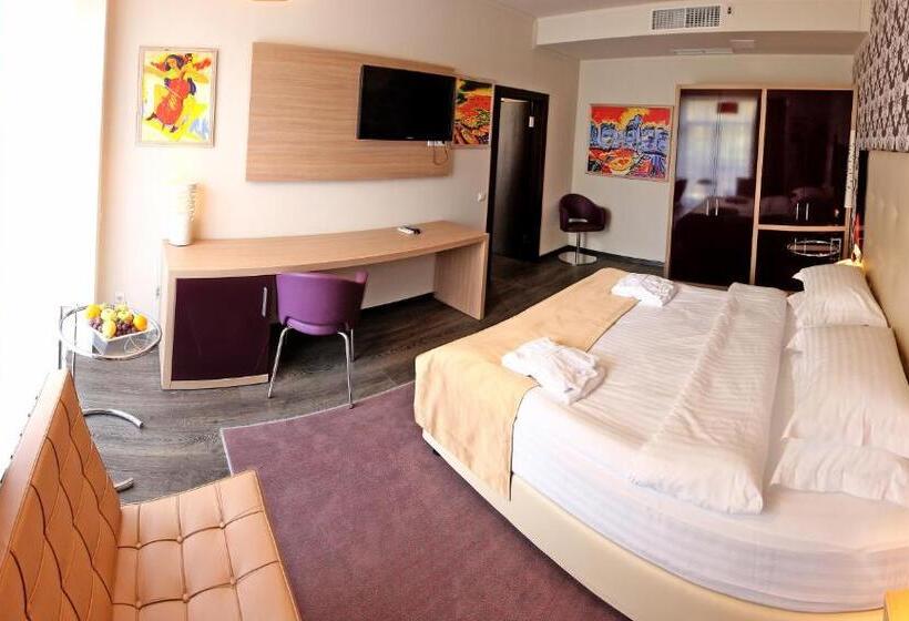 سوییت, Pushcha Congress