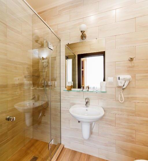 اتاق اکونومی یک تخته, Pushcha Congress