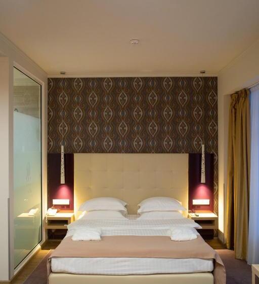 سوییت جونیور, Pushcha Congress