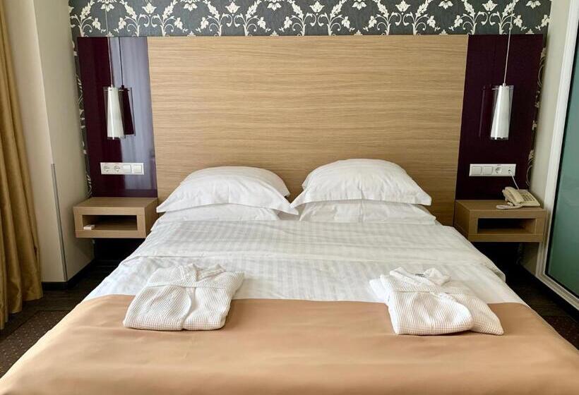 اتاق سوپریور, Pushcha Congress