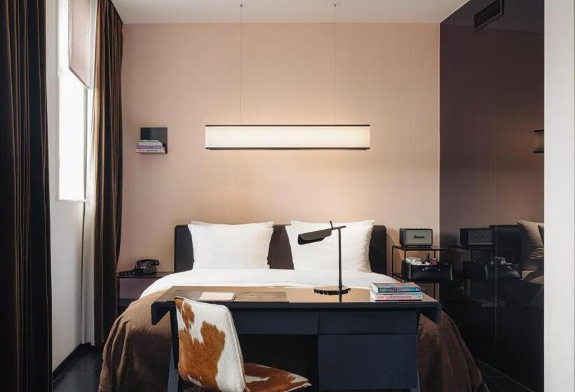 سوییت, Sir Albert Hotel, Part Of Sircle Collection