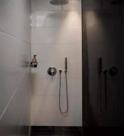 Deluxe Suite, Sir Albert Hotel, Part Of Sircle Collection