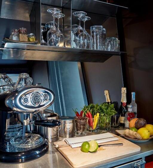 سوییت لوکس, Sir Albert Hotel, Part Of Sircle Collection