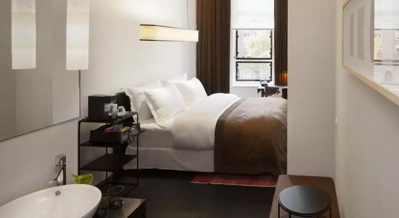 Standard Room, Sir Albert Hotel, Part Of Sircle Collection