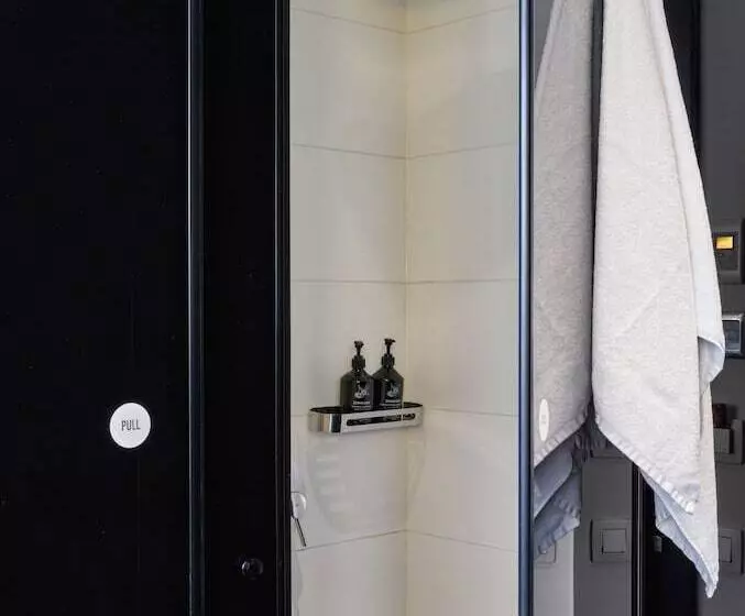 Standard Room, Sir Albert Hotel, Part Of Sircle Collection