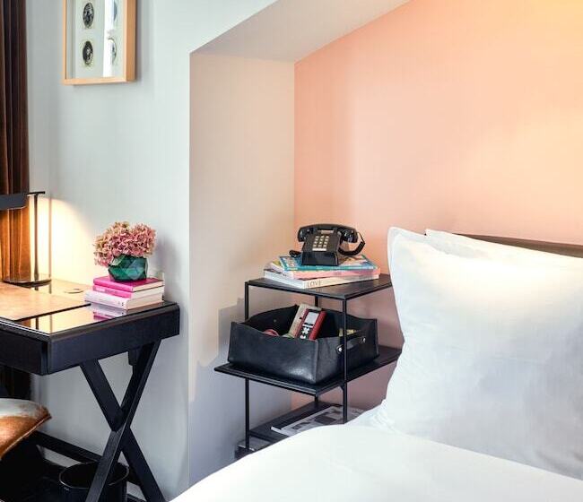 اتاق استاندارد, Sir Albert Hotel, Part Of Sircle Collection