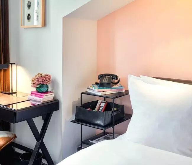 Standard Room, Sir Albert Hotel, Part Of Sircle Collection