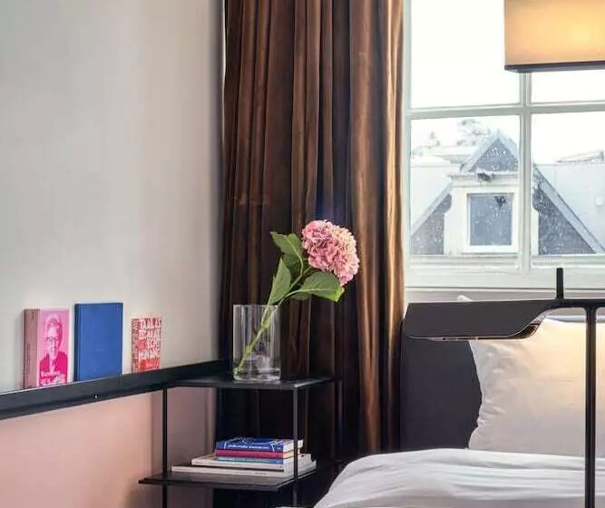 Standard Room, Sir Albert Hotel, Part Of Sircle Collection