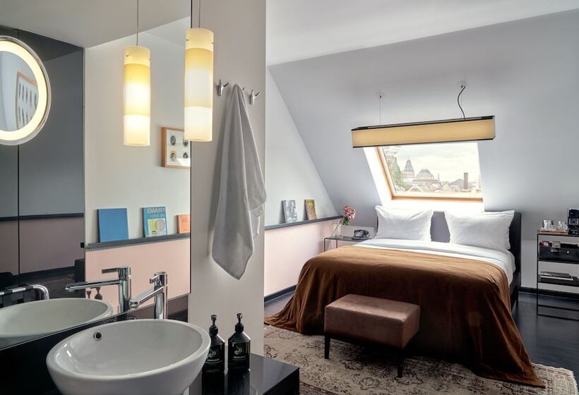 اتاق استاندارد, Sir Albert Hotel, Part Of Sircle Collection