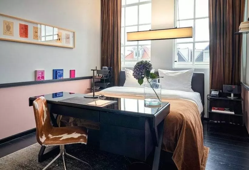 Standard Room, Sir Albert Hotel, Part Of Sircle Collection