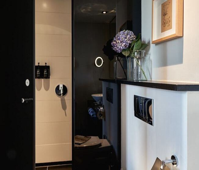 اتاق استاندارد, Sir Albert Hotel, Part Of Sircle Collection