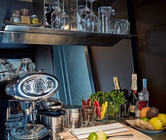 اتاق استاندارد, Sir Albert Hotel, Part Of Sircle Collection