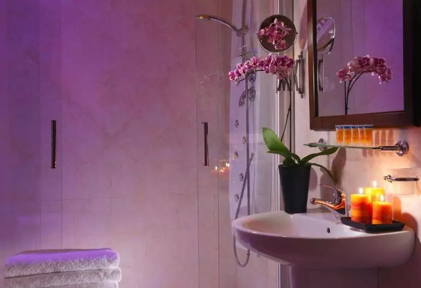 اتاق استاندارد سه نفره, Tuscolana