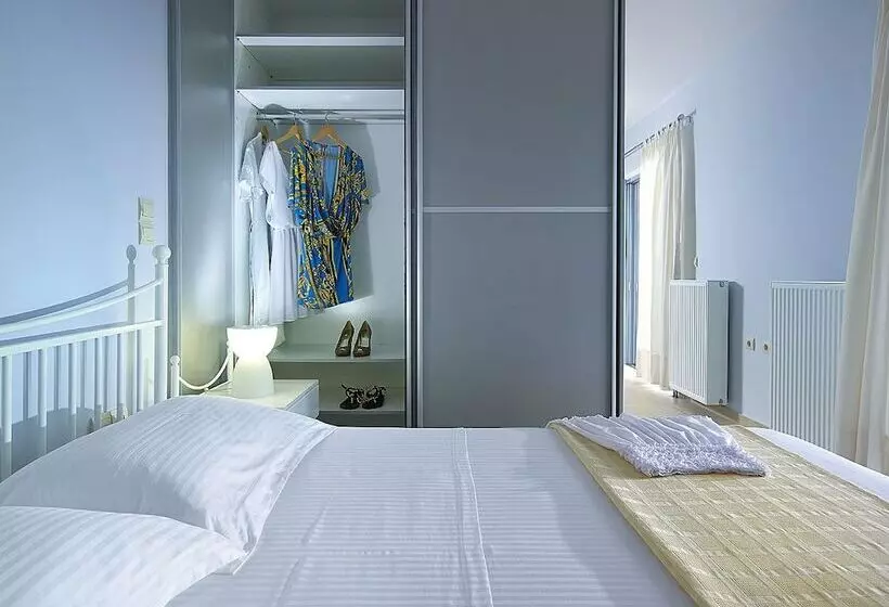オーシャンビュースイート, Xenia Residence & Suites