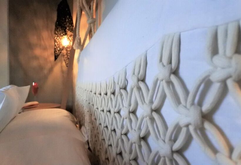 سوییت با چشم‌انداز دریا, Xenia Residence & Suites