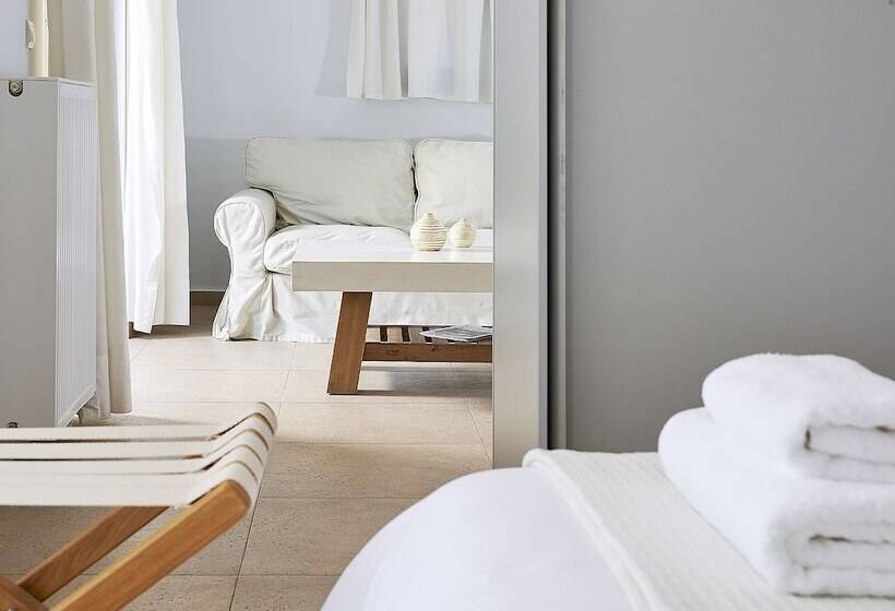 سوییت با چشم‌انداز دریا, Xenia Residence & Suites