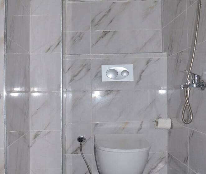 スタンダードルーム, Yasmin