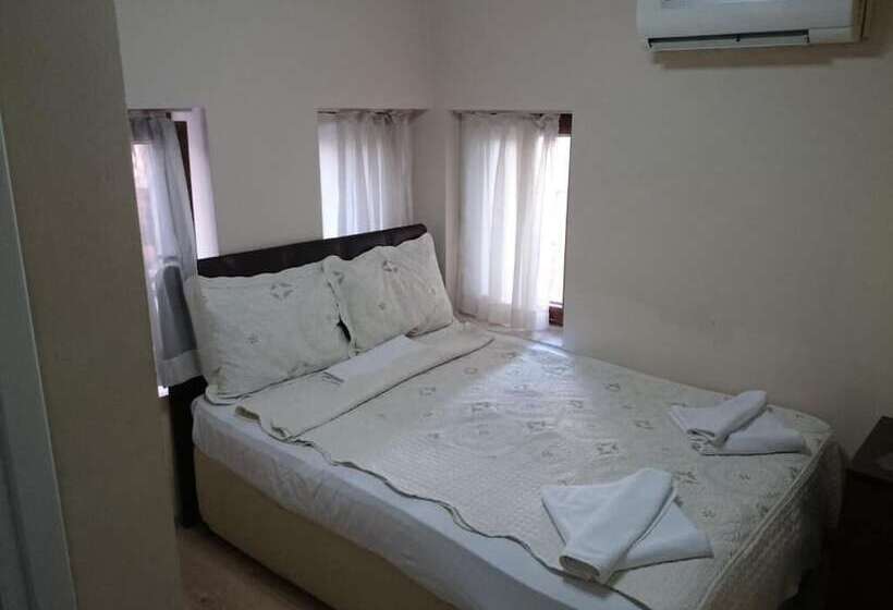 スタンダードルーム, Yasmin