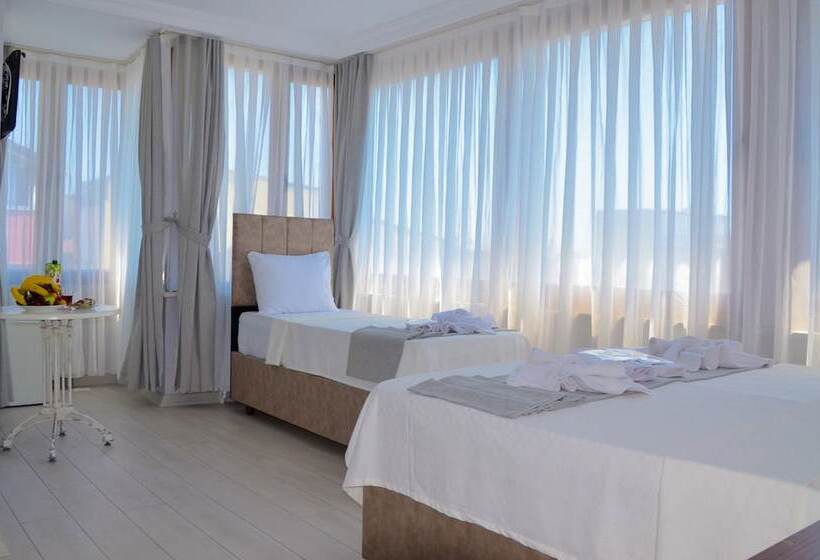 スタンダードトリプルルーム, Yasmin