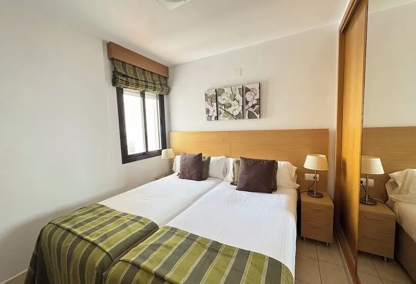 Superior 2-bedroom flat with sea view, Macdonald La Ermita Resort