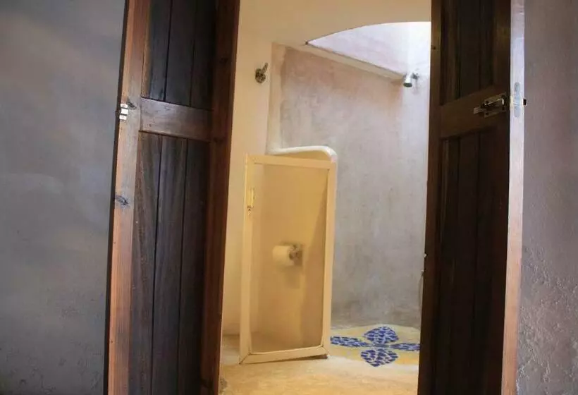 بانگلوی استاندارد, Amaranto Bed And Breakfast